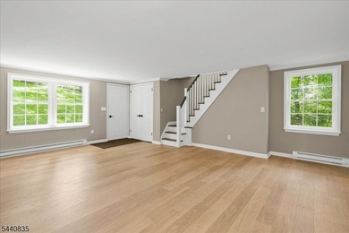 Private Retreat! This beautifully renovated cottage is tucked - photo 7