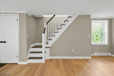 Private Retreat! This beautifully renovated cottage is tucked - photo 8