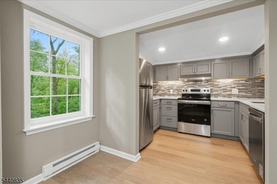 Private Retreat! This beautifully renovated cottage is tucked - photo 9
