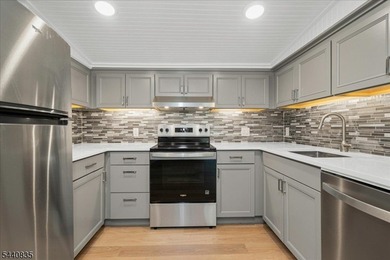 Private Retreat! This beautifully renovated cottage is tucked - photo 10
