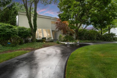 Lake Home Sale Pending in Bloomfield Hills, Michigan