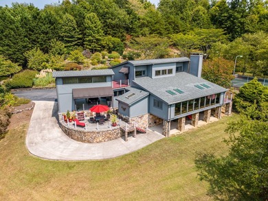 This spectacular home on 3411 Kings Cove Lane is a true hidden - photo 2