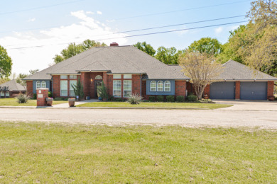 3 Bedroom 2.1 Bath Home on the 10th Fairway - Lake Home For Sale in Runaway Bay, Texas