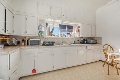 INVESTOR OPPORTUNITY - Huge up/down duplex with upper unit - photo 13