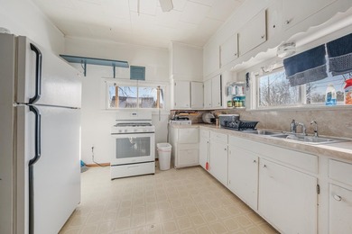 INVESTOR OPPORTUNITY - Huge up/down duplex with upper unit - photo 14