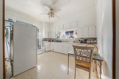 INVESTOR OPPORTUNITY - Huge up/down duplex with upper unit - photo 15