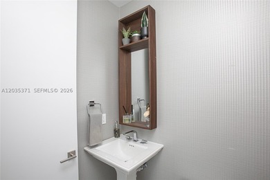 Top floor *D* line transformed by owner to a 4 bed / 3 bath - photo 6