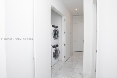 Top floor *D* line transformed by owner to a 4 bed / 3 bath - photo 7