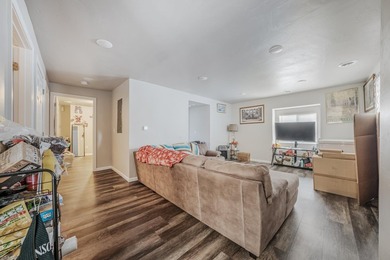 INVESTOR OPPORTUNITY - Huge up/down duplex with upper unit - photo 17