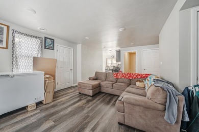 INVESTOR OPPORTUNITY - Huge up/down duplex with upper unit - photo 18