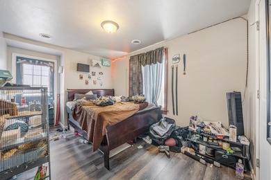 INVESTOR OPPORTUNITY - Huge up/down duplex with upper unit - photo 21