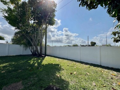 Come and see this 3-bedroom, 2-bathroom single-family home - photo 21