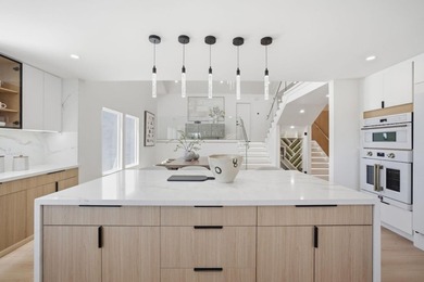 Newly completed after a comprehensive modern transformation - photo 13