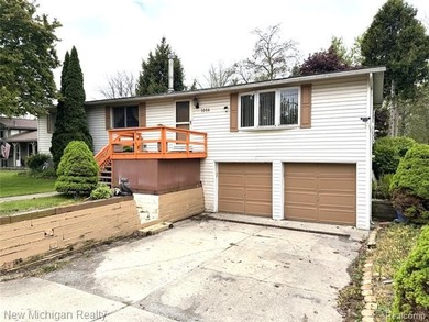 This spacious ranch offers a rare opportunity to enjoy lake - photo 1