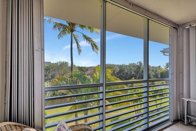 A brand-new bathroom, consistent flooring & water view - photo 3
