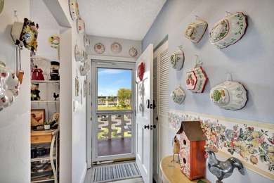 A brand-new bathroom, consistent flooring & water view - photo 4