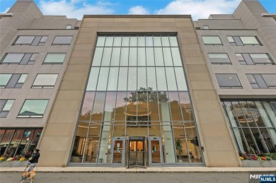 Hudson River Home For Sale in Edgewater New Jersey