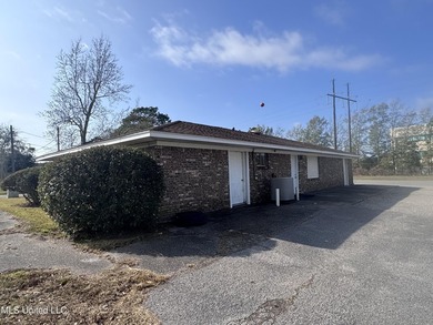 This 1,823 SF medical office building is move-in ready and - photo 4