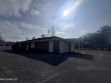This 1,823 SF medical office building is move-in ready and - photo 5
