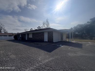 This 1,823 SF medical office building is move-in ready and - photo 6
