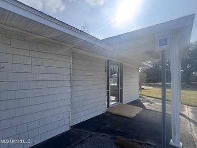 This 1,823 SF medical office building is move-in ready and - photo 9