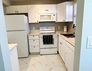 Beautifully remodeled and move-in ready, immaculate 1bedroom - photo 2