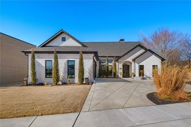 Located in the desirable Clear Creek Patio Homes section of the - photo 1