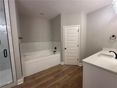 If you're looking for a brand new, one-level home on a large lot - photo 12