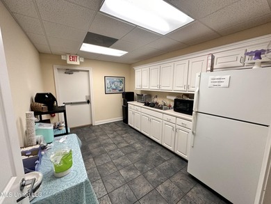 Exceptional Investment Opportunity: Premier Professional Office - photo 18