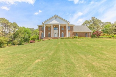 ELEGANT HOME, FIRST TIME ON THE MARKET! Welcome to this stunning - photo 1