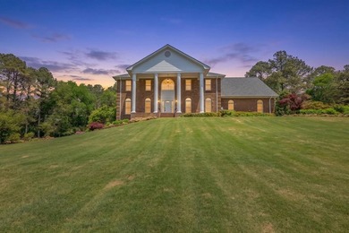 ELEGANT HOME, FIRST TIME ON THE MARKET! Welcome to this stunning - photo 2