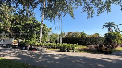 Investor's Dream on a Massive Lot in the Most Prestigious Area - photo 2