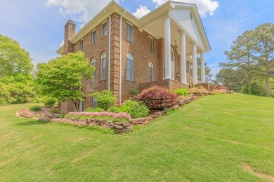 ELEGANT HOME, FIRST TIME ON THE MARKET! Welcome to this stunning - photo 4