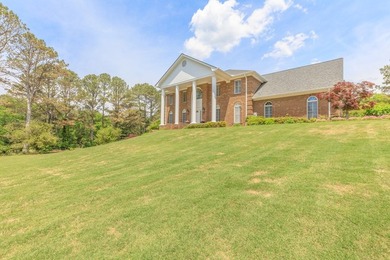 ELEGANT HOME, FIRST TIME ON THE MARKET! Welcome to this stunning - photo 5
