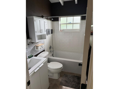 Beautiful 2/1 with carport - shed - with w/d hookups - two - photo 3