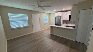 Welcome to this stunning, bright, and cozy 2nd floor condo! This - photo 4