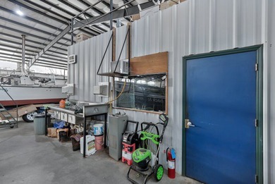A 27,000 +/- square feet of industrial building on 50 +/- acres - photo 29