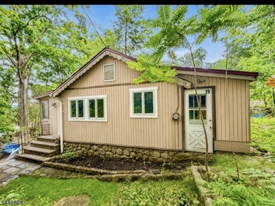 WOW! WELL KEPT ONE BEDROOM CUSTOM HOME LOCATED ON A CORNER LOT - photo 1
