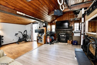 WOW! WELL KEPT ONE BEDROOM CUSTOM HOME LOCATED ON A CORNER LOT - photo 2
