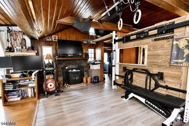 WOW! WELL KEPT ONE BEDROOM CUSTOM HOME LOCATED ON A CORNER LOT - photo 3