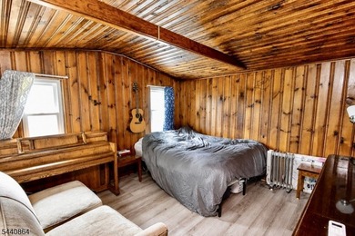 WOW! WELL KEPT ONE BEDROOM CUSTOM HOME LOCATED ON A CORNER LOT - photo 7