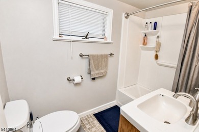 WOW! WELL KEPT ONE BEDROOM CUSTOM HOME LOCATED ON A CORNER LOT - photo 9