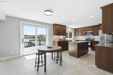 Wake up to breathtaking lake views and experience the best of - photo 5