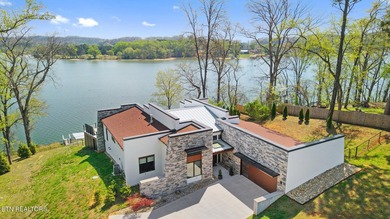 Waterfront Architectural Masterpiece Priced BELOW appraised - photo 3