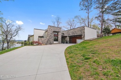 Waterfront Architectural Masterpiece Priced BELOW appraised - photo 9
