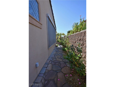 This well maintained 2 bed/2 bath home is located in the 55+