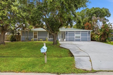 New Roof! Pool home! 3/2 plus bonus room! Huge backyard! Call - photo 2