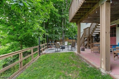 Welcome to 40 Shadowy Lane where charm, character, and West - photo 8