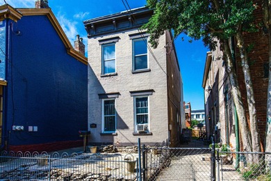 (private lake, pond, creek) Home For Sale in Newport Kentucky