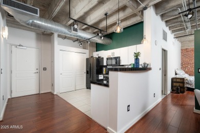 *OWNERS WILL PAY FIRST 2 MONTH'S HOA FEES* Welcome to the North